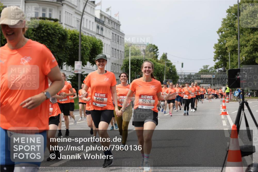 15.06.2025 - REWE Women's Run Jannik Wohlers http://msf.ph/oto/7960136 15.06.2025 09:45:19 Laufen 5448, 55, 5076 meine-sportfotos.de