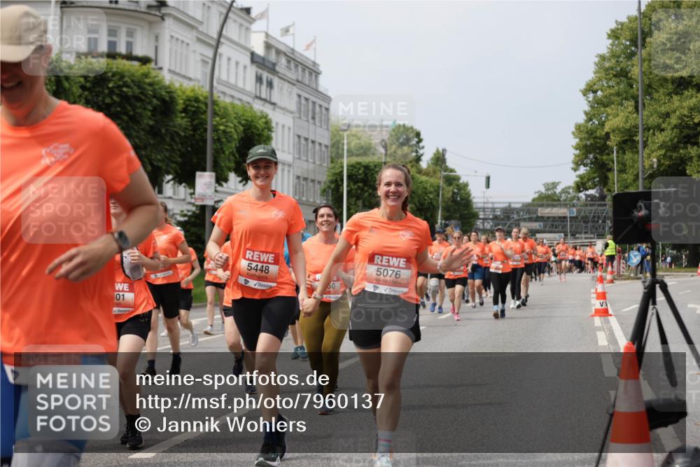 15.06.2025 - REWE Women's Run Jannik Wohlers http://msf.ph/oto/7960137 15.06.2025 09:45:19 Laufen 5448, 50, 5076, 01 meine-sportfotos.de