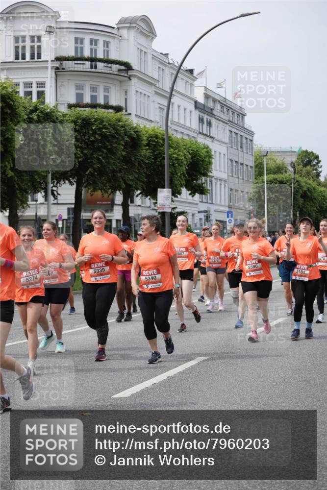 15.06.2025 - REWE Women's Run Jannik Wohlers http://msf.ph/oto/7960203 15.06.2025 09:45:24 Laufen 5274, 5339, 5340, 5557, 5570, 5479, 5590, 5181 meine-sportfotos.de