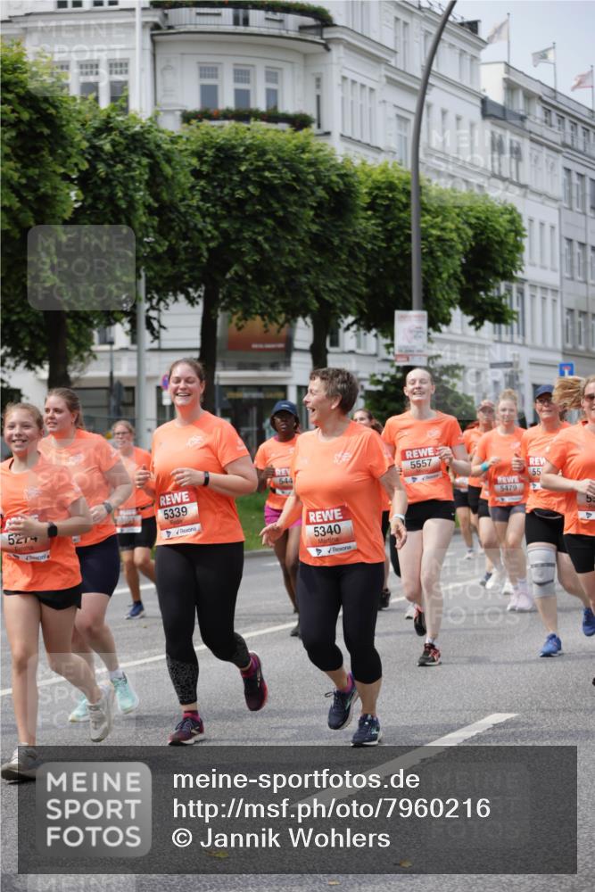 15.06.2025 - REWE Women's Run Jannik Wohlers http://msf.ph/oto/7960216 15.06.2025 09:45:24 Laufen 5214, 3101, 5339, 544, 5340, 5557, 5479, 55 meine-sportfotos.de