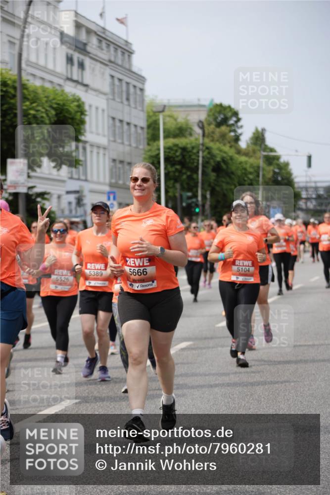 15.06.2025 - REWE Women's Run Jannik Wohlers http://msf.ph/oto/7960281 15.06.2025 09:45:28 Laufen 5389, 5666, 5526, 5104 meine-sportfotos.de