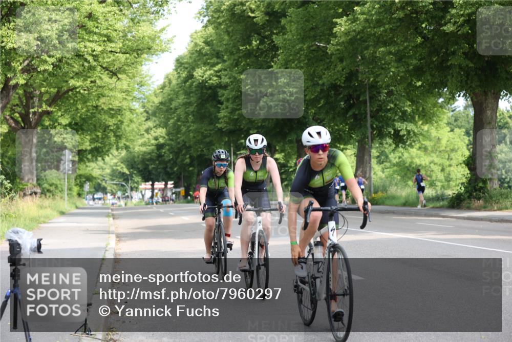 15.06.2025 - 7 Türme Triathlon Yannick Fuchs http://msf.ph/oto/7960297 15.06.2025 09:55:35 Radfahren 122, 123, 124 meine-sportfotos.de