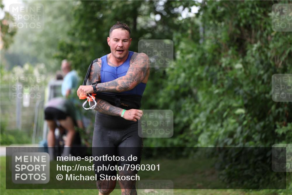 15.06.2025 - 7 Türme Triathlon Michael Strokosch http://msf.ph/oto/7960301 15.06.2025 12:11:10 Schwimmen 455, 611 meine-sportfotos.de