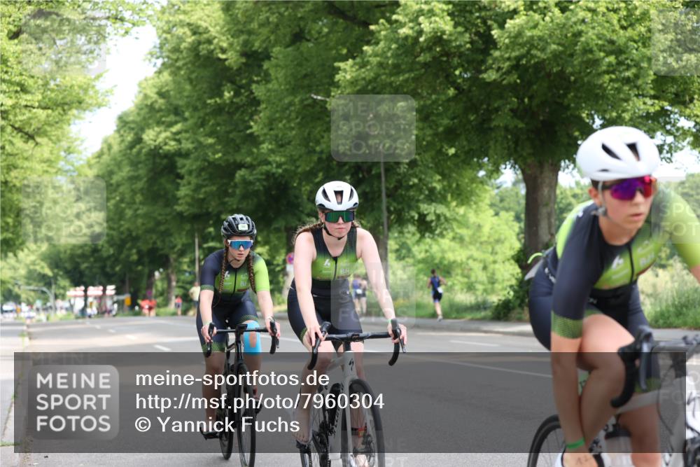 15.06.2025 - 7 Türme Triathlon Yannick Fuchs http://msf.ph/oto/7960304 15.06.2025 09:55:35 Radfahren 122, 123, 124 meine-sportfotos.de