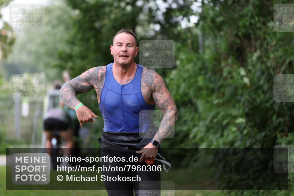 15.06.2025 - 7 Türme Triathlon Michael Strokosch http://msf.ph/oto/7960306 15.06.2025 12:11:10 Schwimmen 455, 611 meine-sportfotos.de