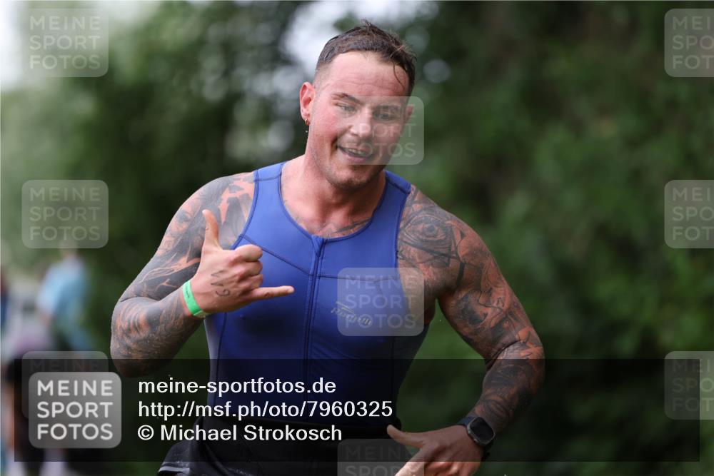 15.06.2025 - 7 Türme Triathlon Michael Strokosch http://msf.ph/oto/7960325 15.06.2025 12:11:11 Schwimmen 455, 611 meine-sportfotos.de