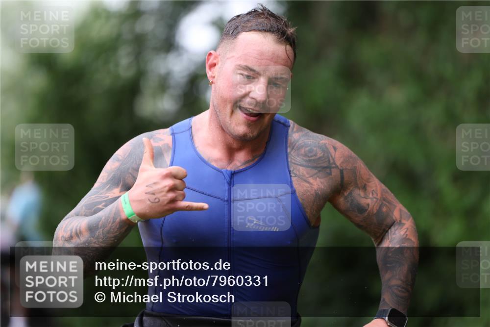 15.06.2025 - 7 Türme Triathlon Michael Strokosch http://msf.ph/oto/7960331 15.06.2025 12:11:11 Schwimmen 455, 611 meine-sportfotos.de