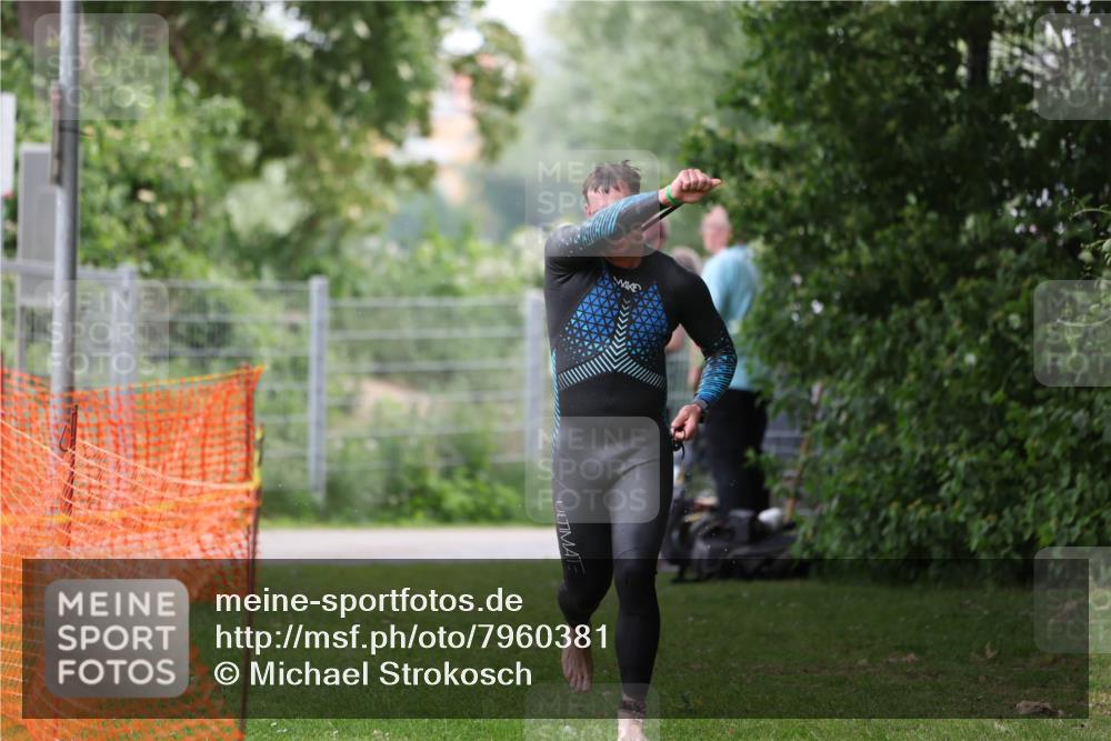 15.06.2025 - 7 Türme Triathlon Michael Strokosch http://msf.ph/oto/7960381 15.06.2025 12:11:16 Schwimmen 455, 475, 611 meine-sportfotos.de