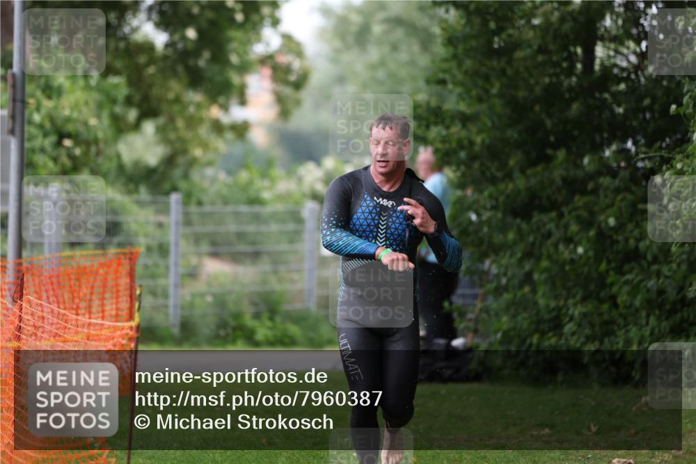 15.06.2025 - 7 Türme Triathlon Michael Strokosch http://msf.ph/oto/7960387 15.06.2025 12:11:17 Schwimmen 455, 475, 611 meine-sportfotos.de
