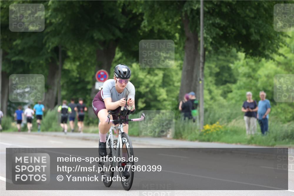 15.06.2025 - 7 Türme Triathlon Yannick Fuchs http://msf.ph/oto/7960399 15.06.2025 13:48:37 Radfahren 368, 810, 811, 854 meine-sportfotos.de