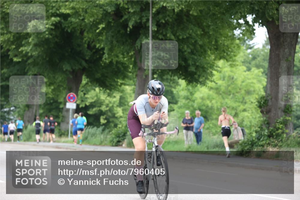 15.06.2025 - 7 Türme Triathlon Yannick Fuchs http://msf.ph/oto/7960405 15.06.2025 13:48:37 Radfahren 368, 810, 811, 854 meine-sportfotos.de