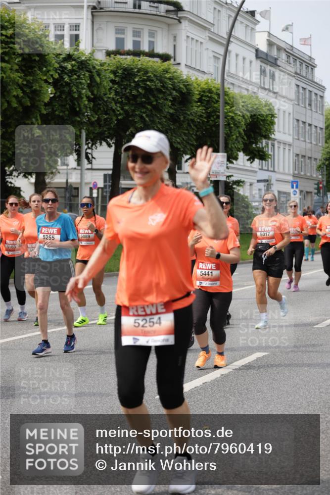 15.06.2025 - REWE Women's Run Jannik Wohlers http://msf.ph/oto/7960419 15.06.2025 09:45:33 Laufen 5255, 5089, 5103, 5254, 5441, 5017, 5020 meine-sportfotos.de