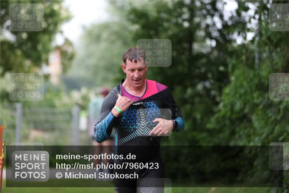15.06.2025 - 7 Türme Triathlon Michael Strokosch http://msf.ph/oto/7960423 15.06.2025 12:11:18 Schwimmen 455, 475 meine-sportfotos.de