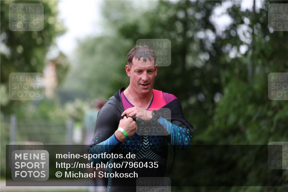 15.06.2025 - 7 Türme Triathlon Michael Strokosch http://msf.ph/oto/7960435 15.06.2025 12:11:19 Schwimmen 455, 475 meine-sportfotos.de
