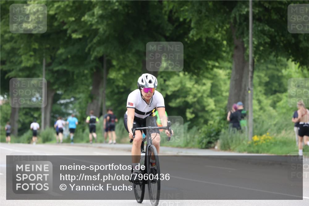 15.06.2025 - 7 Türme Triathlon Yannick Fuchs http://msf.ph/oto/7960436 15.06.2025 13:48:39 Radfahren 368, 810, 811 meine-sportfotos.de