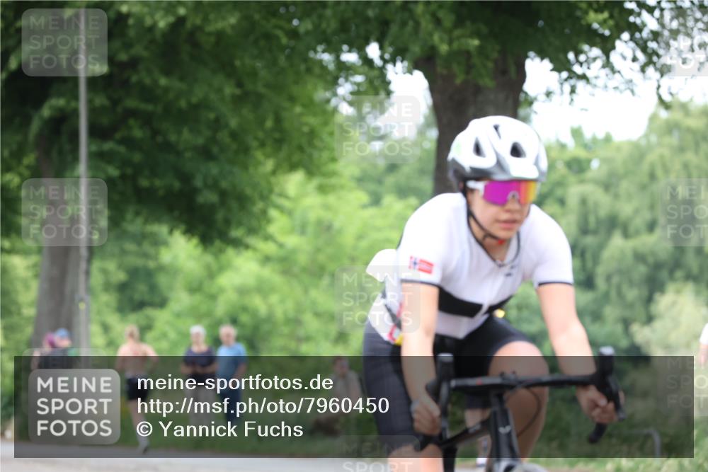 15.06.2025 - 7 Türme Triathlon Yannick Fuchs http://msf.ph/oto/7960450 15.06.2025 13:48:39 Radfahren 368, 810, 811 meine-sportfotos.de