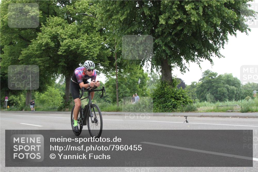 15.06.2025 - 7 Türme Triathlon Yannick Fuchs http://msf.ph/oto/7960455 15.06.2025 11:54:46 Radfahren  meine-sportfotos.de