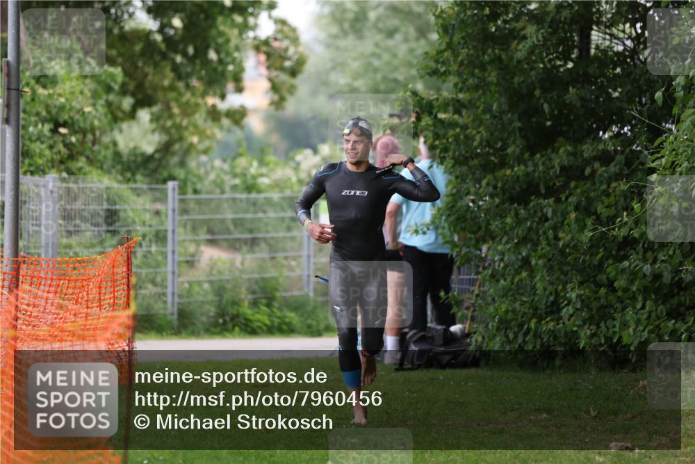 15.06.2025 - 7 Türme Triathlon Michael Strokosch http://msf.ph/oto/7960456 15.06.2025 12:11:33 Schwimmen 406, 475 meine-sportfotos.de