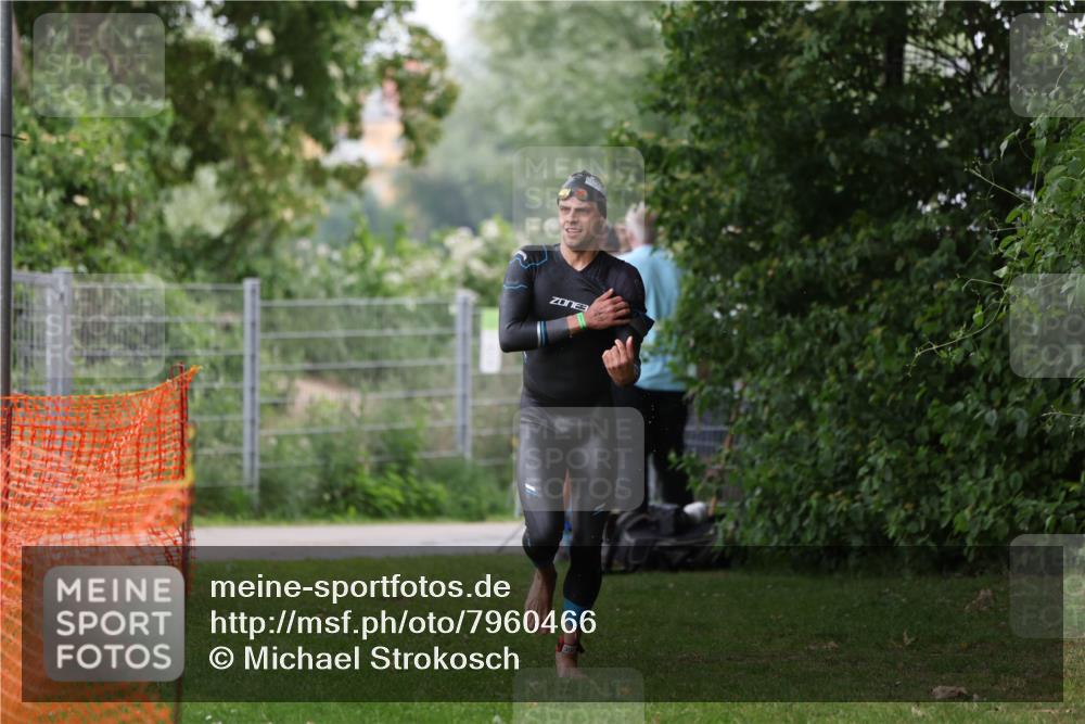 15.06.2025 - 7 Türme Triathlon Michael Strokosch http://msf.ph/oto/7960466 15.06.2025 12:11:33 Schwimmen 406, 475 meine-sportfotos.de