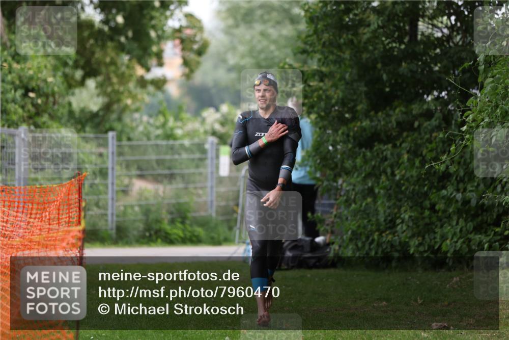 15.06.2025 - 7 Türme Triathlon Michael Strokosch http://msf.ph/oto/7960470 15.06.2025 12:11:34 Schwimmen 406, 475 meine-sportfotos.de