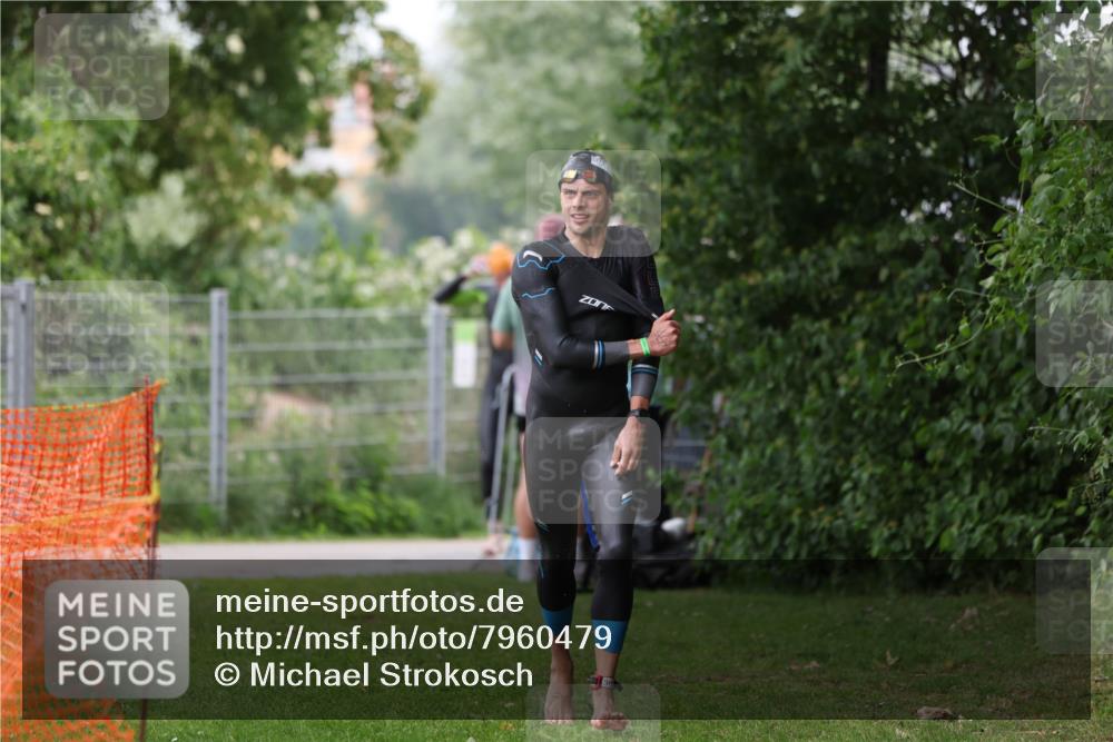 15.06.2025 - 7 Türme Triathlon Michael Strokosch http://msf.ph/oto/7960479 15.06.2025 12:11:34 Schwimmen 406, 475 meine-sportfotos.de