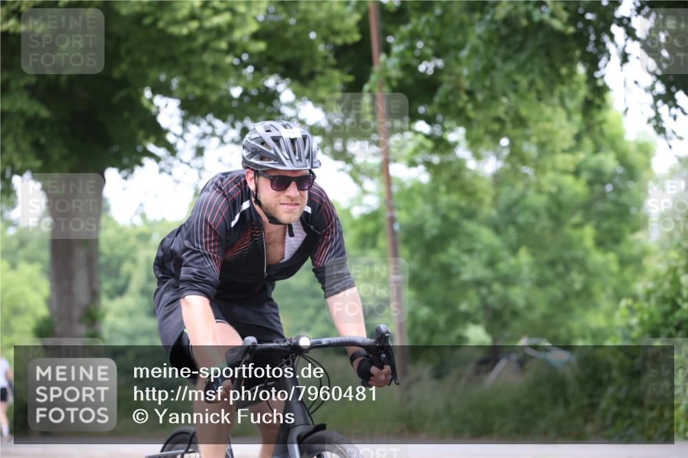 15.06.2025 - 7 Türme Triathlon Yannick Fuchs http://msf.ph/oto/7960481 15.06.2025 13:48:43 Radfahren 368, 810, 1013 meine-sportfotos.de