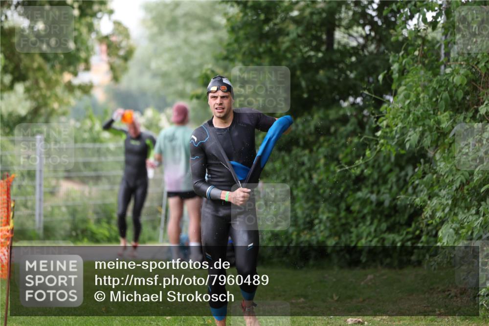 15.06.2025 - 7 Türme Triathlon Michael Strokosch http://msf.ph/oto/7960489 15.06.2025 12:11:34 Schwimmen 406, 475 meine-sportfotos.de