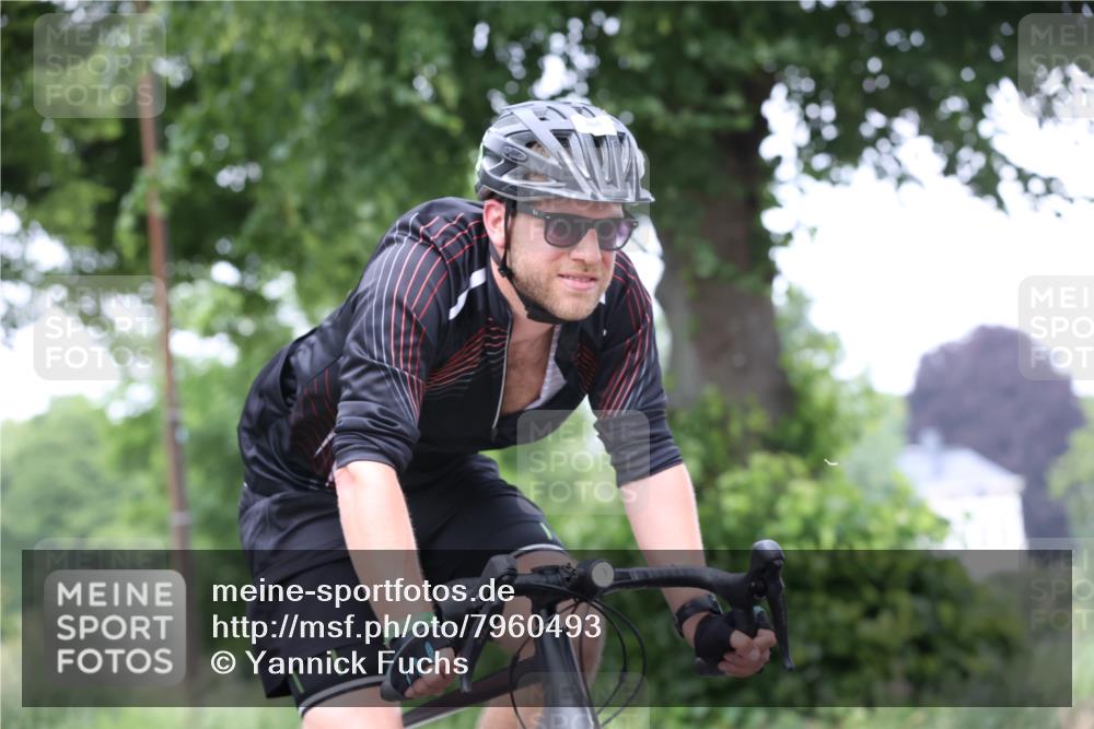 15.06.2025 - 7 Türme Triathlon Yannick Fuchs http://msf.ph/oto/7960493 15.06.2025 13:48:43 Radfahren 368, 810, 1013 meine-sportfotos.de