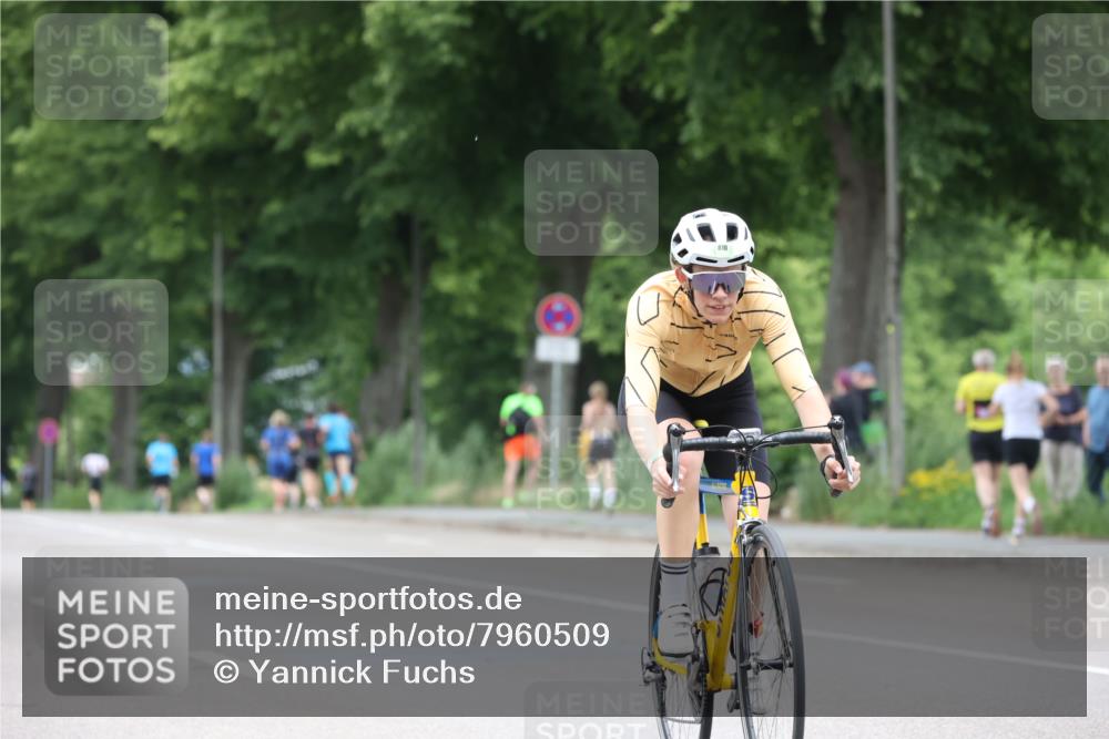 15.06.2025 - 7 Türme Triathlon Yannick Fuchs http://msf.ph/oto/7960509 15.06.2025 13:48:45 Radfahren 368, 810, 1013 meine-sportfotos.de