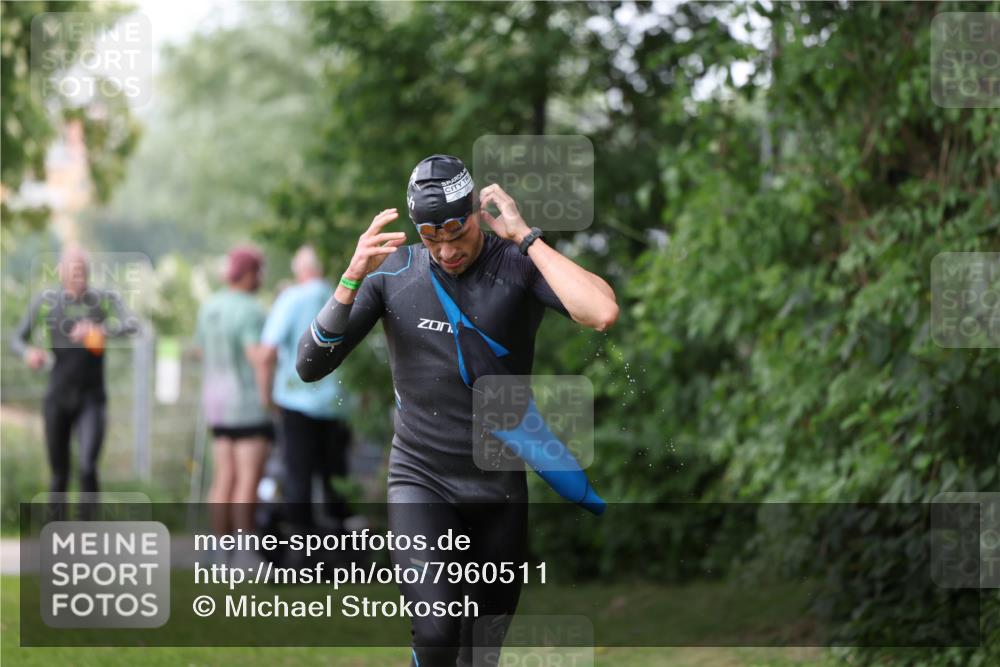 15.06.2025 - 7 Türme Triathlon Michael Strokosch http://msf.ph/oto/7960511 15.06.2025 12:11:35 Schwimmen 406, 475 meine-sportfotos.de