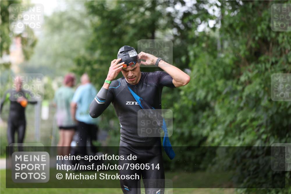 15.06.2025 - 7 Türme Triathlon Michael Strokosch http://msf.ph/oto/7960514 15.06.2025 12:11:36 Schwimmen 406, 475 meine-sportfotos.de