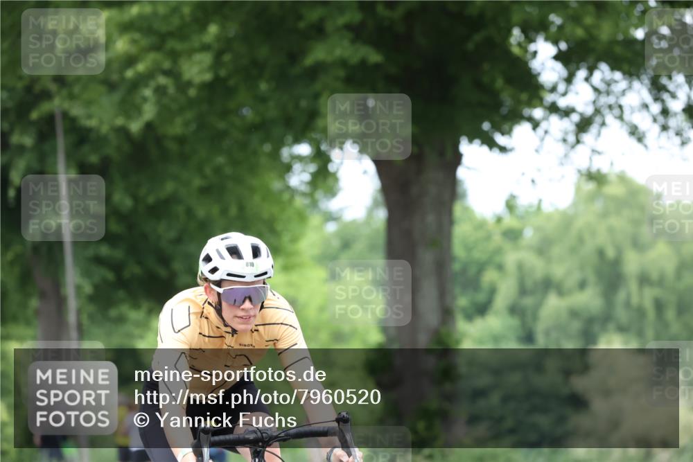 15.06.2025 - 7 Türme Triathlon Yannick Fuchs http://msf.ph/oto/7960520 15.06.2025 13:48:45 Radfahren 368, 810, 1013 meine-sportfotos.de