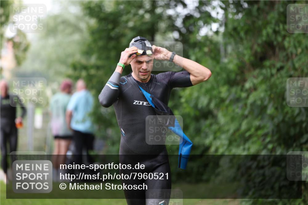 15.06.2025 - 7 Türme Triathlon Michael Strokosch http://msf.ph/oto/7960521 15.06.2025 12:11:36 Schwimmen 406, 475 meine-sportfotos.de