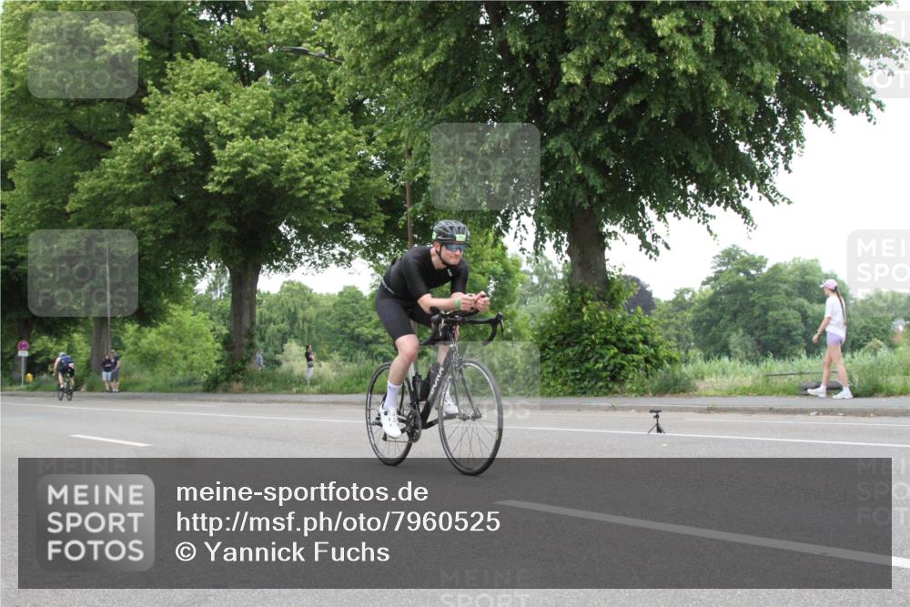 15.06.2025 - 7 Türme Triathlon Yannick Fuchs http://msf.ph/oto/7960525 15.06.2025 11:56:44 Radfahren  meine-sportfotos.de