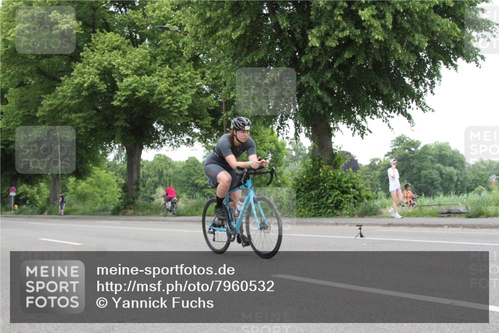 15.06.2025 - 7 Türme Triathlon Yannick Fuchs http://msf.ph/oto/7960532 15.06.2025 11:57:04 Radfahren  meine-sportfotos.de
