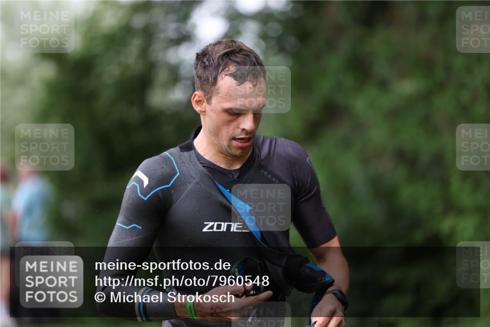 15.06.2025 - 7 Türme Triathlon Michael Strokosch http://msf.ph/oto/7960548 15.06.2025 12:11:37 Schwimmen 406, 475 meine-sportfotos.de