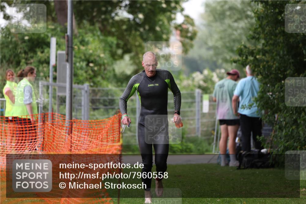 15.06.2025 - 7 Türme Triathlon Michael Strokosch http://msf.ph/oto/7960558 15.06.2025 12:11:40 Schwimmen 406, 475 meine-sportfotos.de