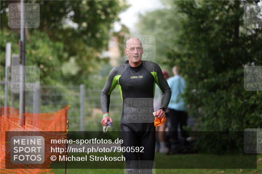 15.06.2025 - 7 Türme Triathlon Michael Strokosch http://msf.ph/oto/7960592 15.06.2025 12:11:42 Schwimmen 406, 475 meine-sportfotos.de