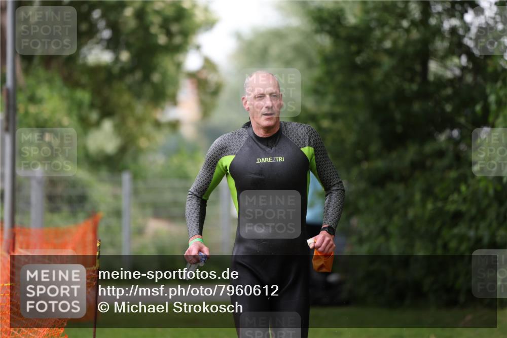 15.06.2025 - 7 Türme Triathlon Michael Strokosch http://msf.ph/oto/7960612 15.06.2025 12:11:43 Schwimmen 406, 475 meine-sportfotos.de
