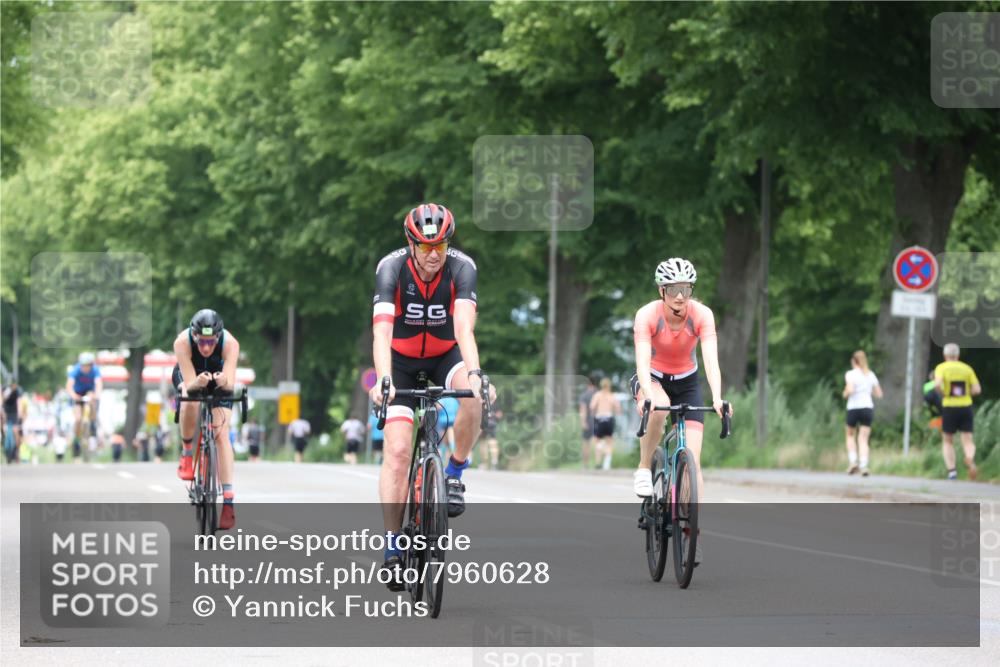 15.06.2025 - 7 Türme Triathlon Yannick Fuchs http://msf.ph/oto/7960628 15.06.2025 13:48:53 Radfahren 212, 428, 796, 806, 1092 meine-sportfotos.de