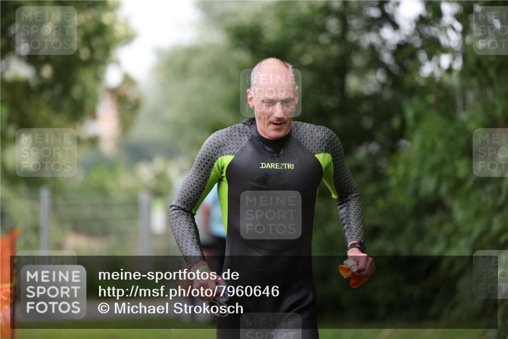 15.06.2025 - 7 Türme Triathlon Michael Strokosch http://msf.ph/oto/7960646 15.06.2025 12:11:44 Schwimmen 406, 475 meine-sportfotos.de