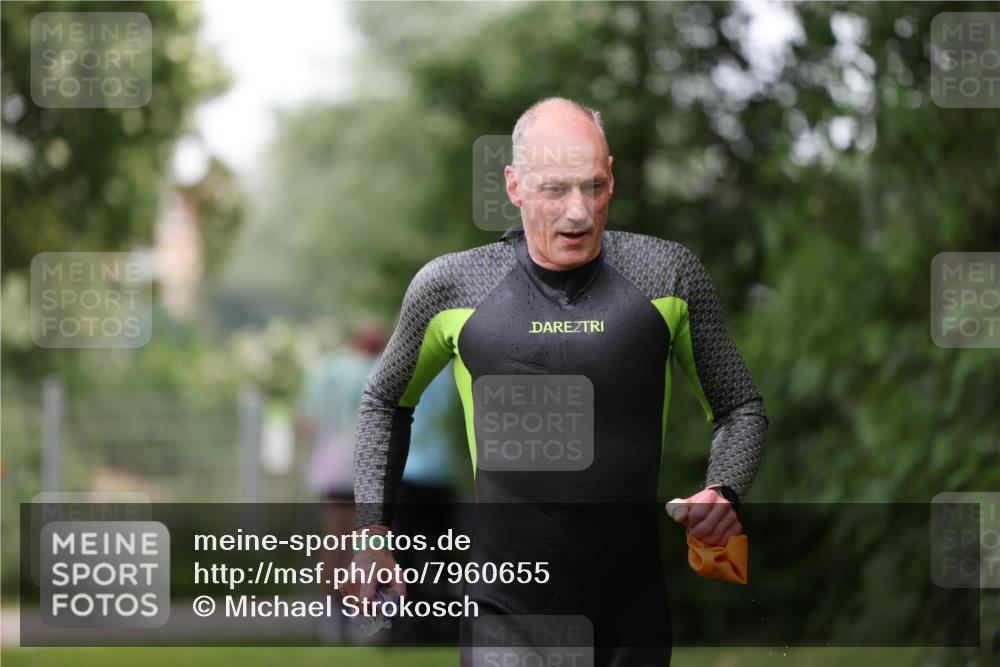 15.06.2025 - 7 Türme Triathlon Michael Strokosch http://msf.ph/oto/7960655 15.06.2025 12:11:44 Schwimmen 406, 475 meine-sportfotos.de