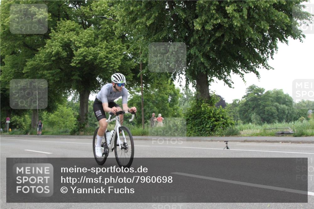 15.06.2025 - 7 Türme Triathlon Yannick Fuchs http://msf.ph/oto/7960698 15.06.2025 12:00:06 Radfahren  meine-sportfotos.de