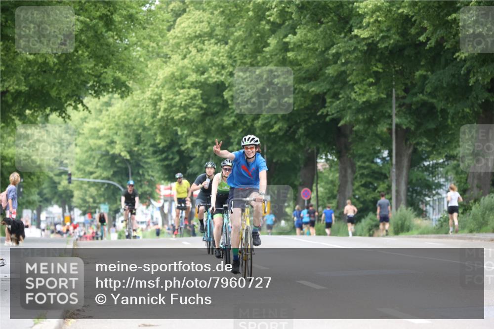 15.06.2025 - 7 Türme Triathlon Yannick Fuchs http://msf.ph/oto/7960727 15.06.2025 13:48:59 Radfahren 230, 428, 761, 1110 meine-sportfotos.de