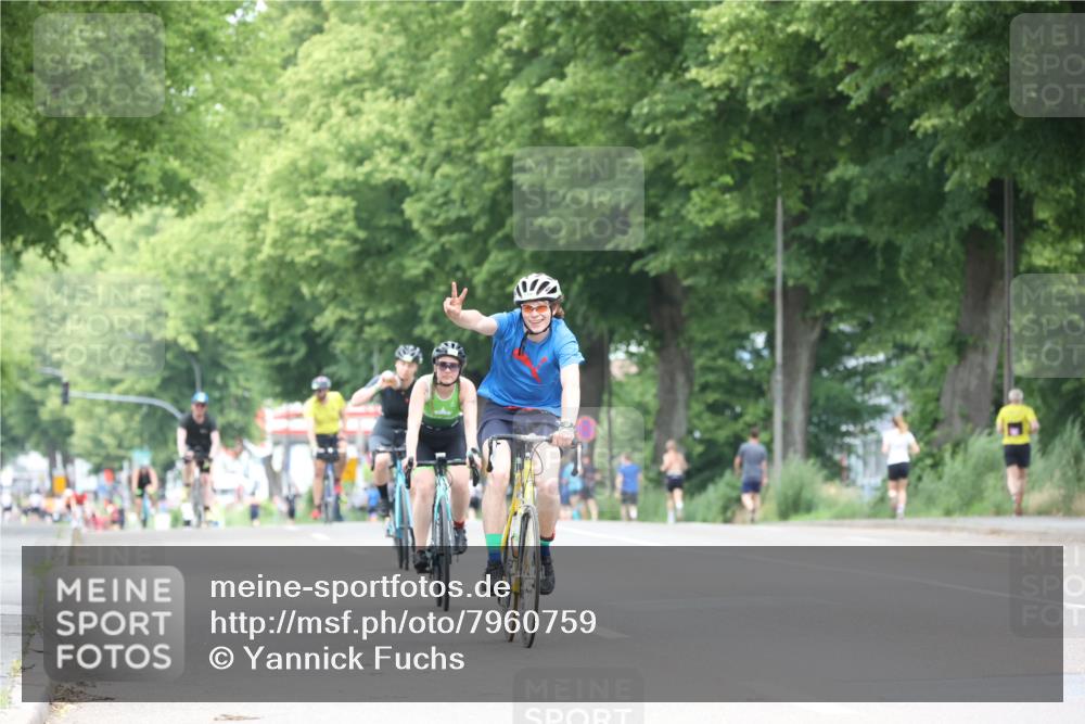 15.06.2025 - 7 Türme Triathlon Yannick Fuchs http://msf.ph/oto/7960759 15.06.2025 13:49:00 Radfahren 230, 761, 1110 meine-sportfotos.de