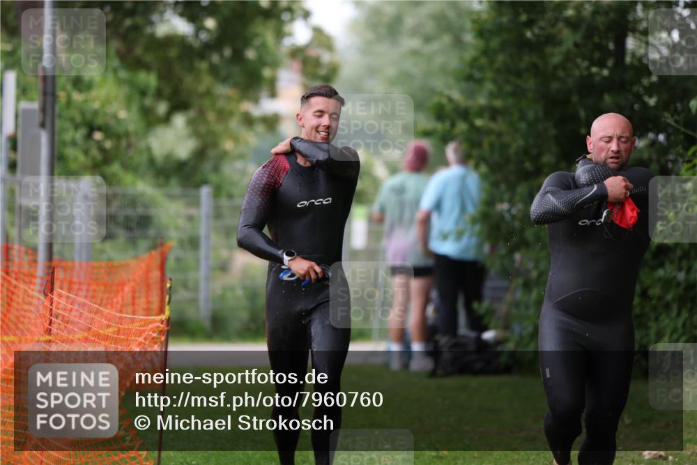15.06.2025 - 7 Türme Triathlon Michael Strokosch http://msf.ph/oto/7960760 15.06.2025 12:12:07 Schwimmen 630, 658 meine-sportfotos.de
