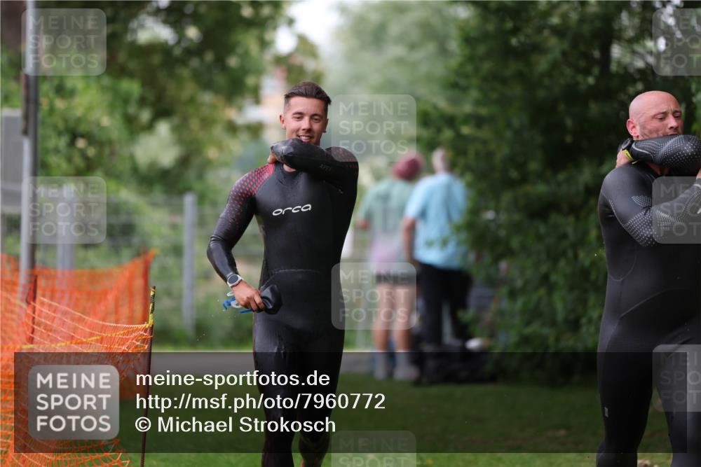 15.06.2025 - 7 Türme Triathlon Michael Strokosch http://msf.ph/oto/7960772 15.06.2025 12:12:08 Schwimmen 630, 658 meine-sportfotos.de