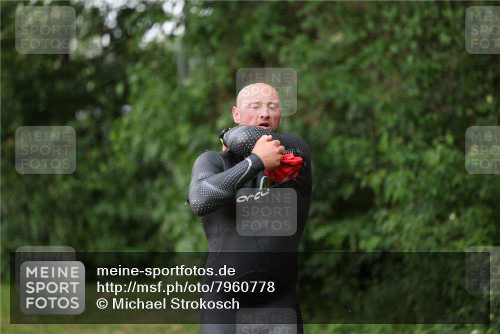 15.06.2025 - 7 Türme Triathlon Michael Strokosch http://msf.ph/oto/7960778 15.06.2025 12:12:08 Schwimmen 630, 658 meine-sportfotos.de