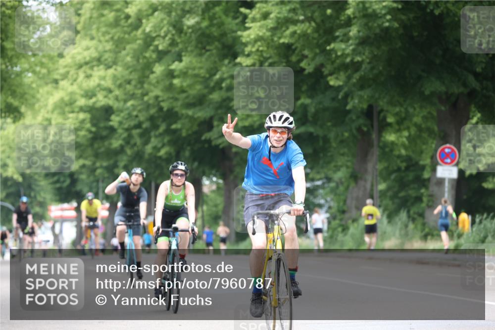 15.06.2025 - 7 Türme Triathlon Yannick Fuchs http://msf.ph/oto/7960787 15.06.2025 13:49:01 Radfahren 230, 761, 1110 meine-sportfotos.de