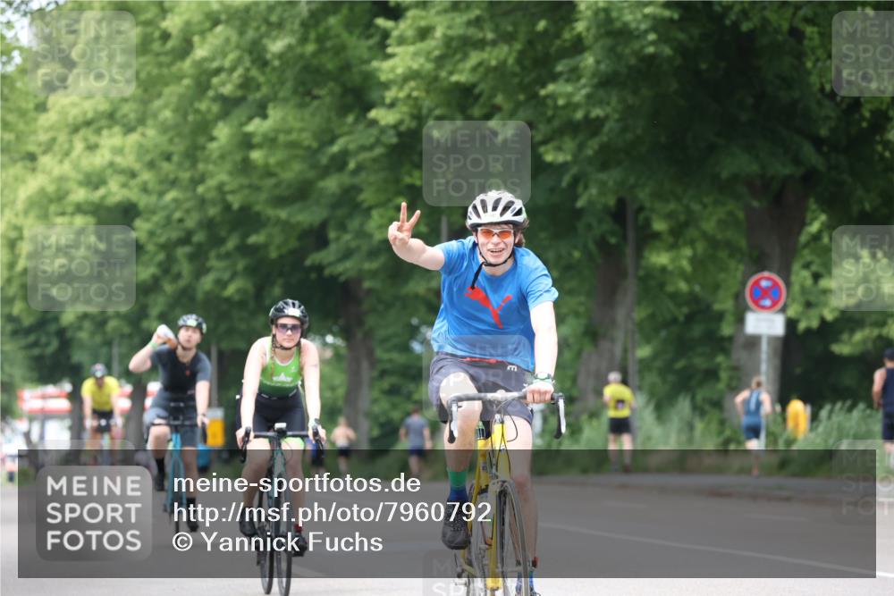 15.06.2025 - 7 Türme Triathlon Yannick Fuchs http://msf.ph/oto/7960792 15.06.2025 13:49:01 Radfahren 230, 761, 1110 meine-sportfotos.de